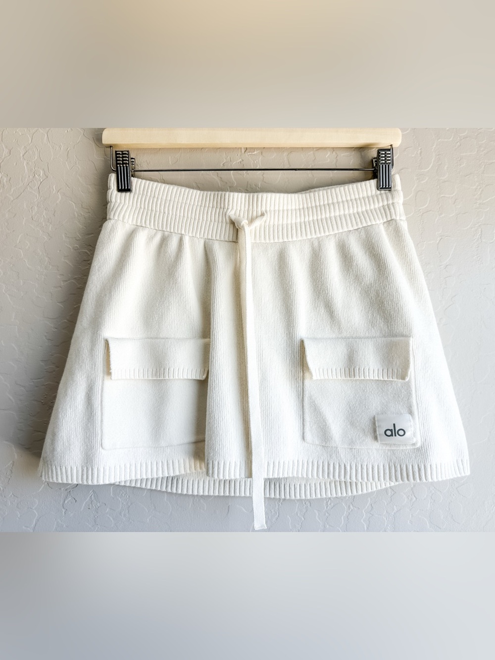 ALO Yoga Scholar Knit Cargo Skirt Skort Ivory Women’s - Size Medium - Picture 3 of 10